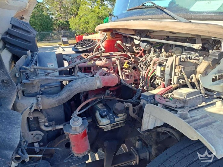 2016-freightliner-m2-106-image-12