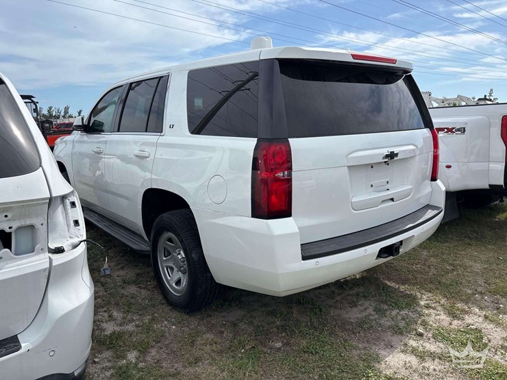 2016-chevrolet-tahoe-image-4