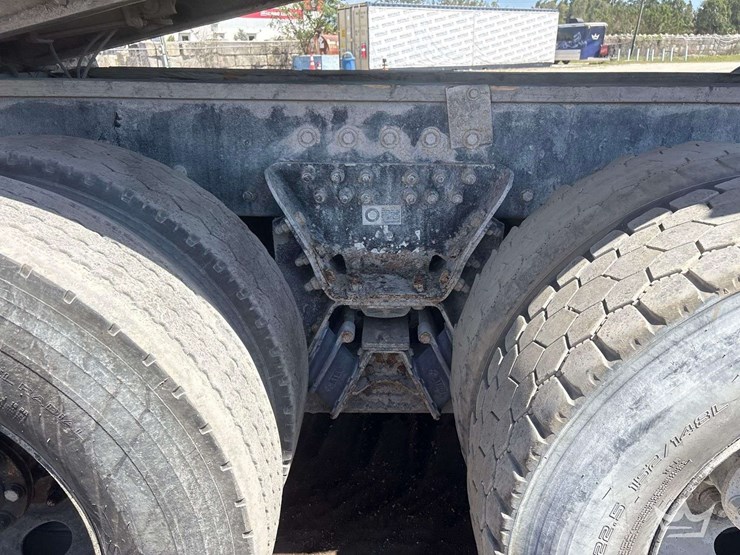 2005-peterbilt-357-image-7
