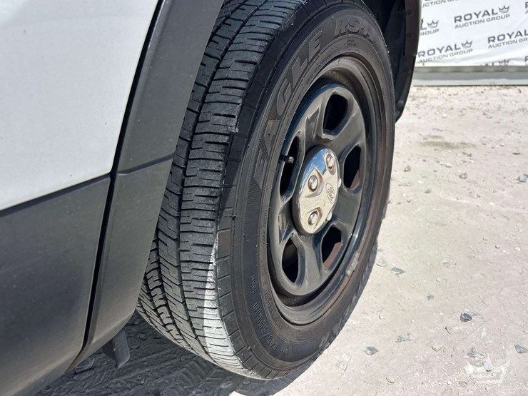 2016-ford-explorer-image-23