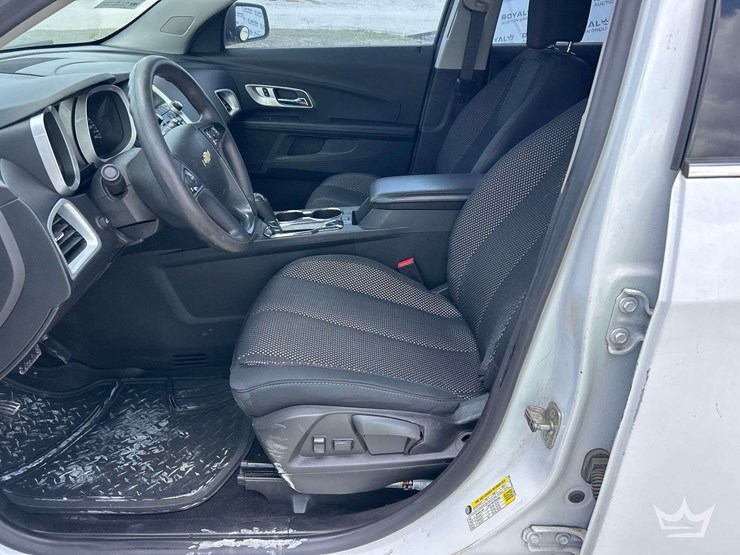 2017-chevrolet-equinox-image-12