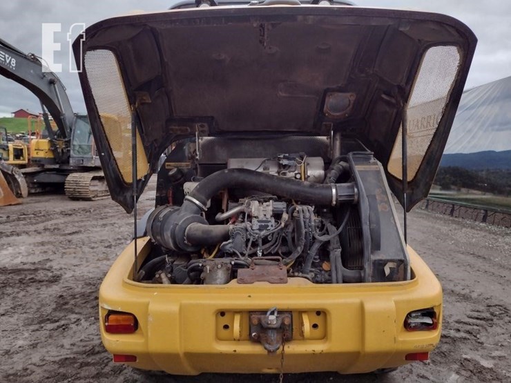 deere-204l-image-36