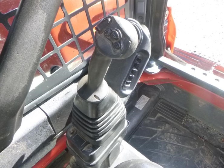 2020-kubota-ssv65-image-21