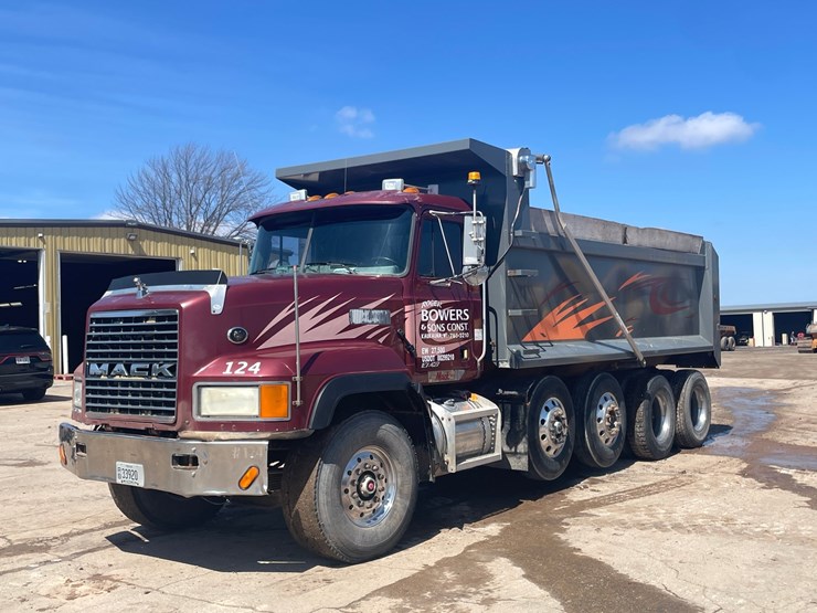 #4013-•-2000-quad-axle-mack-dump-truck-(has-wi-title)-image-1