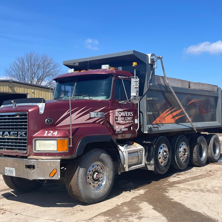 #4013 • 2000 Quad Axle Mack Dump Truck (Has WI Title)