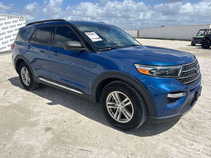 2023-ford-explorer-image-2