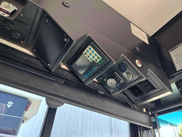 2012-gillig-low-floor-image-8