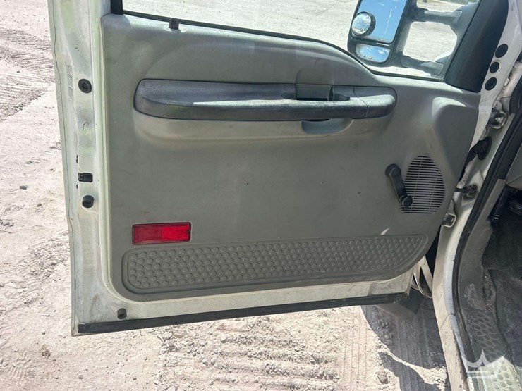 2005-ford-f450-image-13