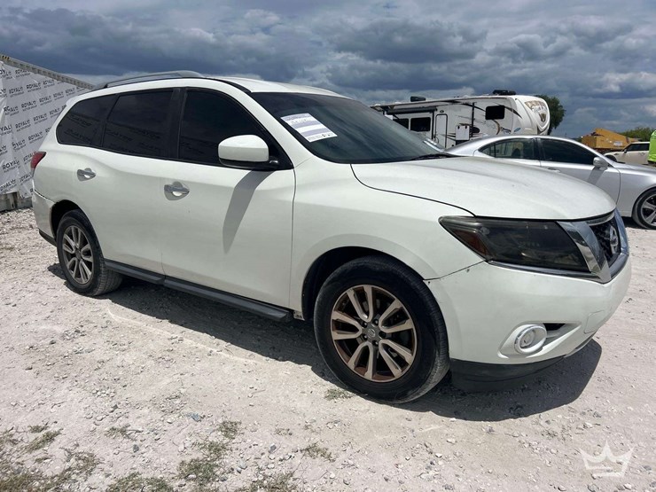 2016-nissan-pathfinder-image-2