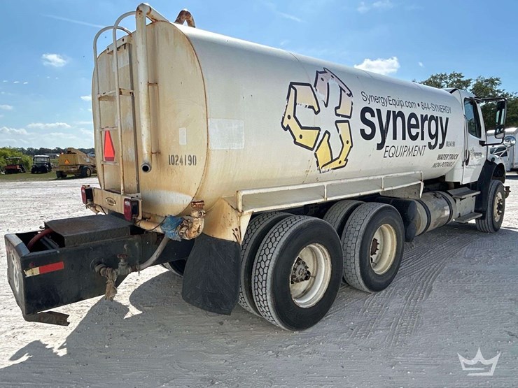 2019-freightliner-m2-106-image-3