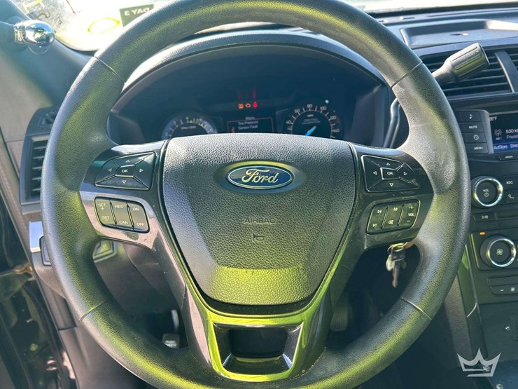 2017-ford-explorer-image-13