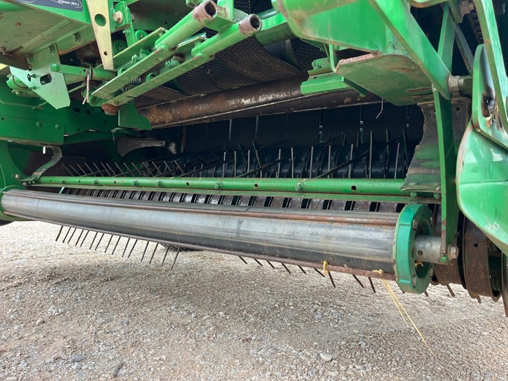2009-john-deere-568-image-3