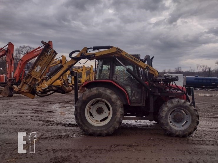 2002-massey-ferguson-4233-image-3
