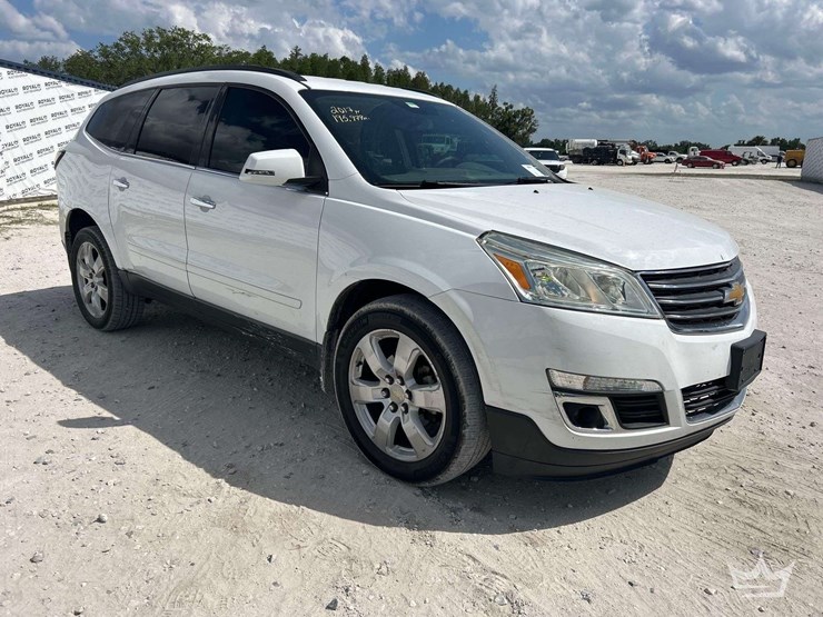 2017-chevrolet-traverse-image-2