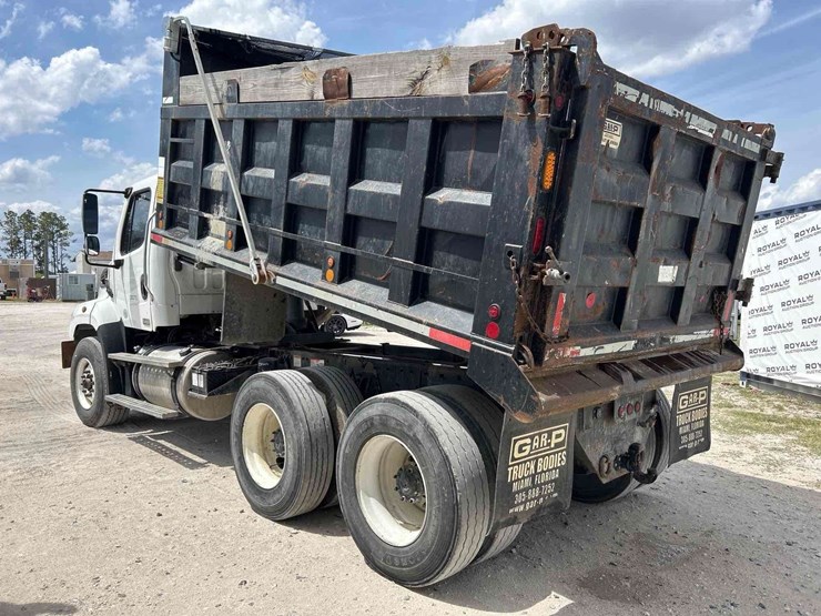 2014-freightliner-114sd-image-3