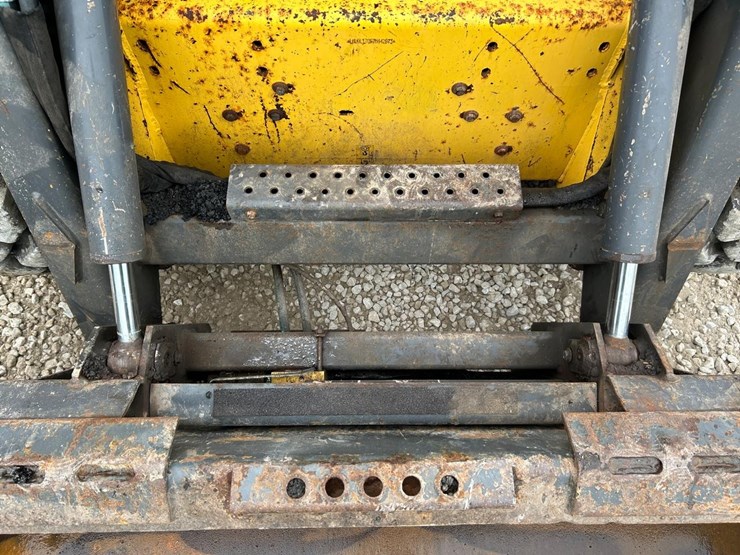 new-holland-l170-image-10
