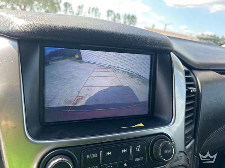 2018-chevrolet-suburban-image-16