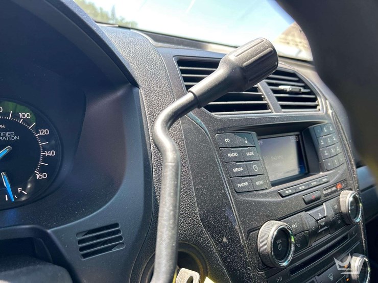 2016-ford-explorer-image-16