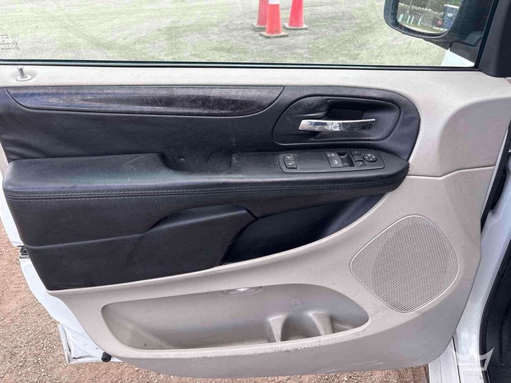 2017-dodge-grand-caravan-image-11