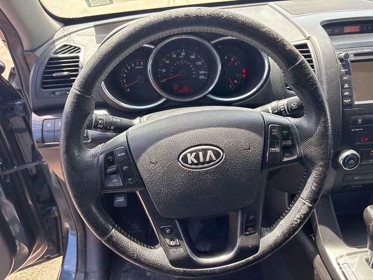 2011-kia-sorento-image-13