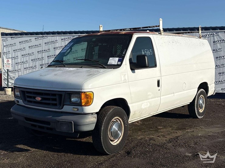 2006-ford-cargo-image-1