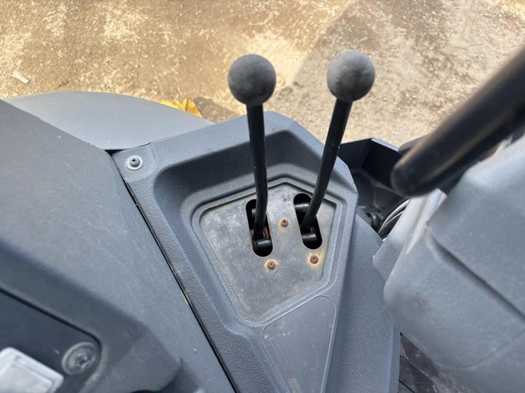 2019-deere-310l-ep-image-40
