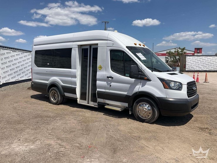 2019-ford-transit-image-2