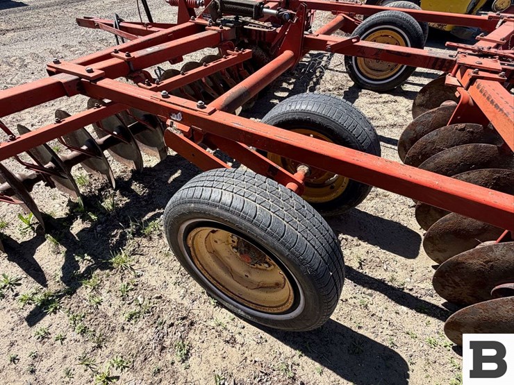 massey-ferguson-520-image-12
