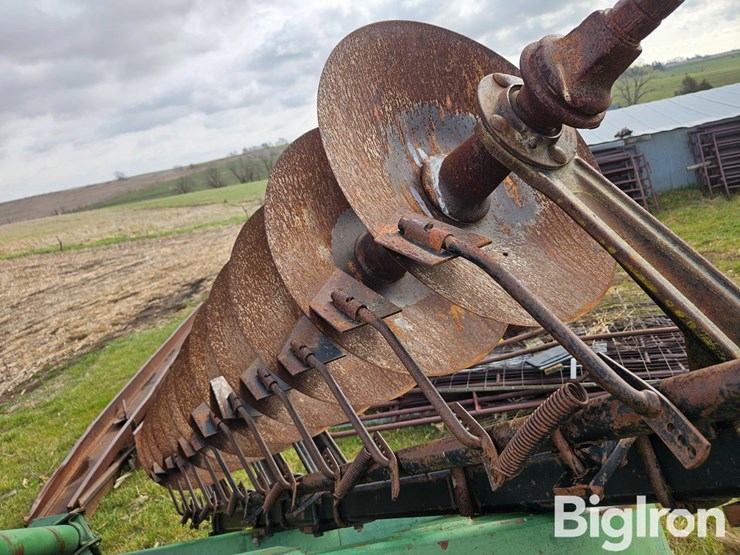 john-deere-220-image-17