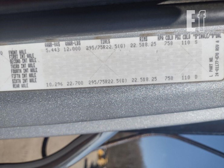 2015-freightliner-business-class-m2-106-image-13