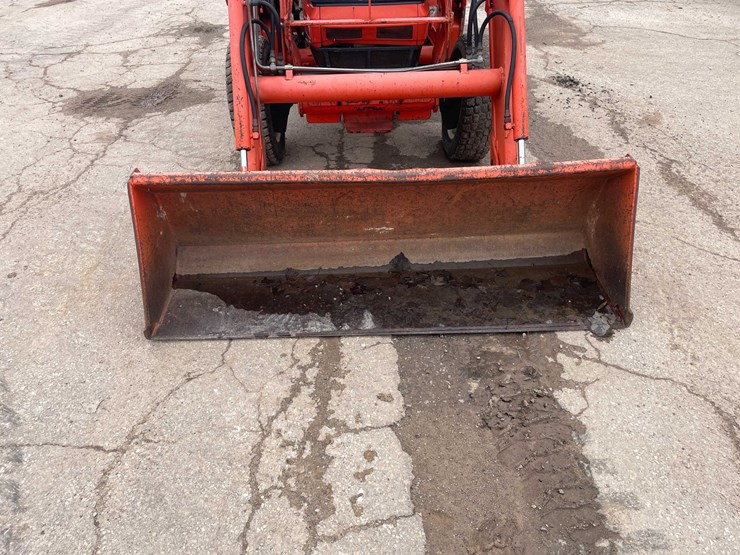 #4056-•-kubota-tractor-image-30