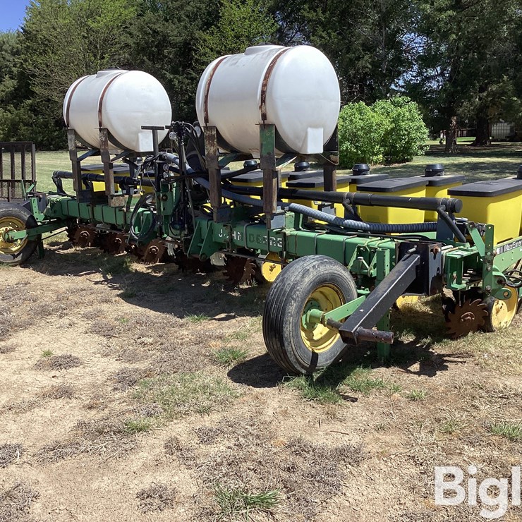 JOHN DEERE 7300