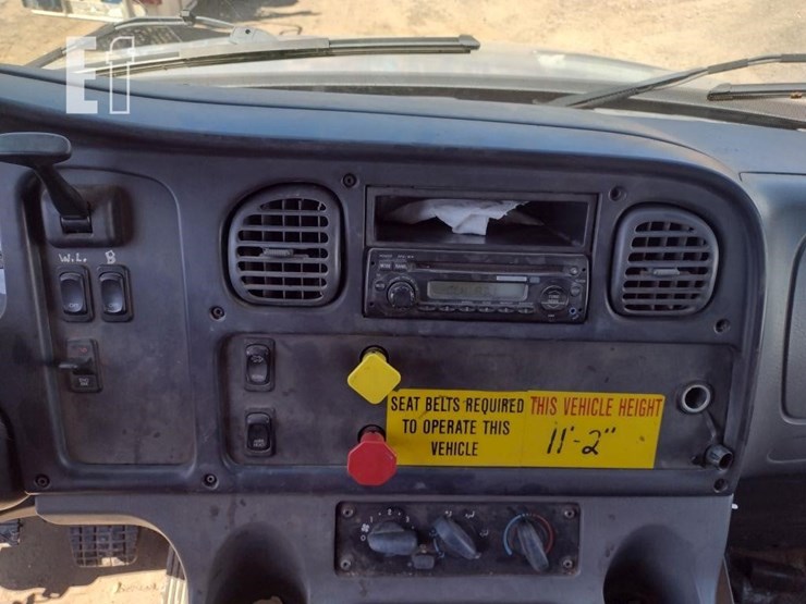 2015-freightliner-business-class-m2-106-image-8