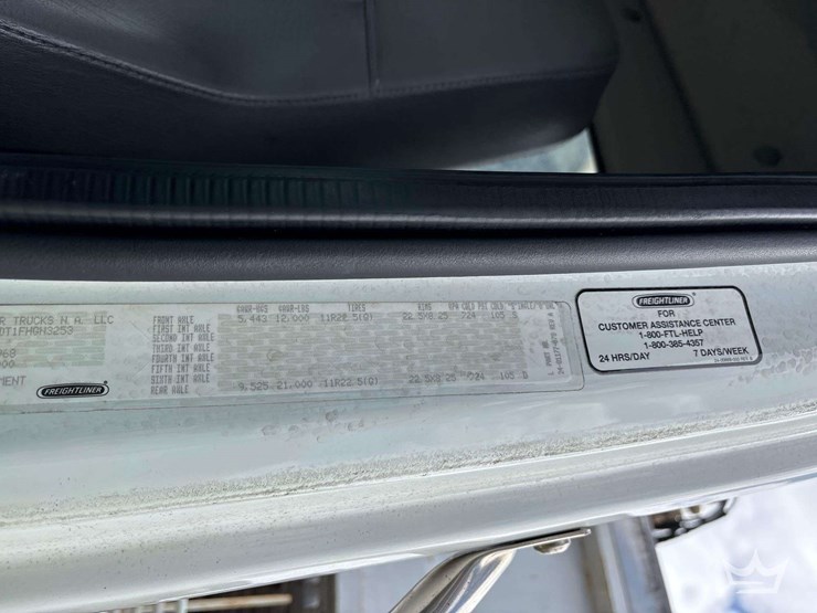 2015-freightliner-m2-106-image-12