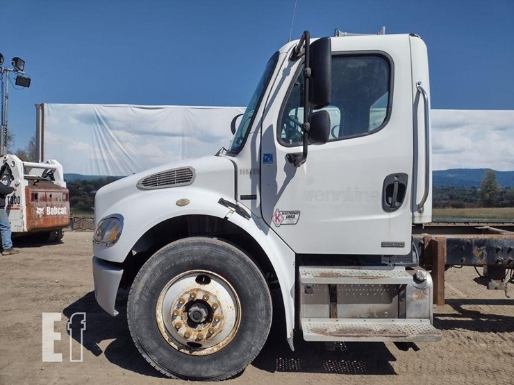 2005-freightliner-business-class-m2-106-image-21