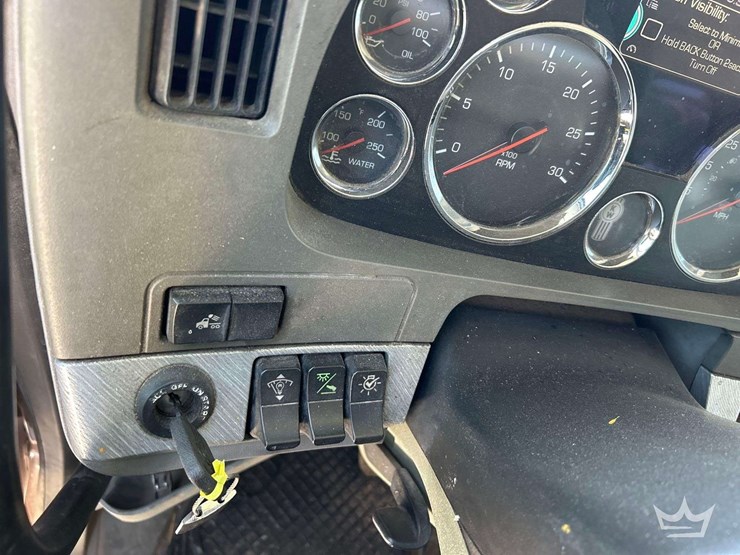 2017-kenworth-t880-image-25