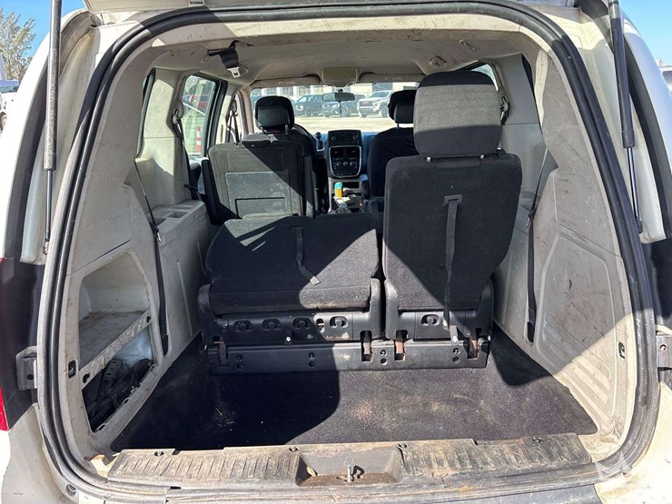 2012-dodge-grand-caravan-image-19