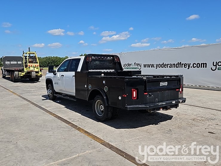 2022-chevrolet-3500hd-image-4