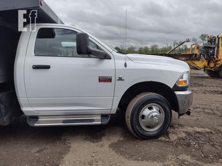 2011-dodge-ram-3500hd-image-21