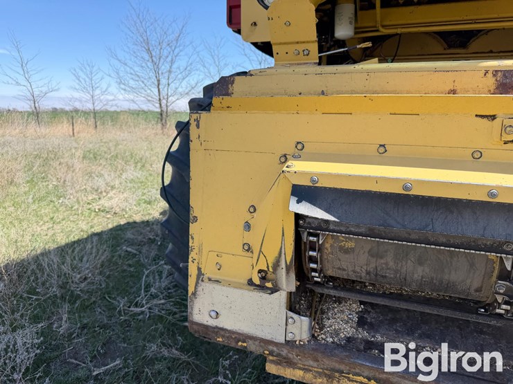 new-holland-tr86-image-13