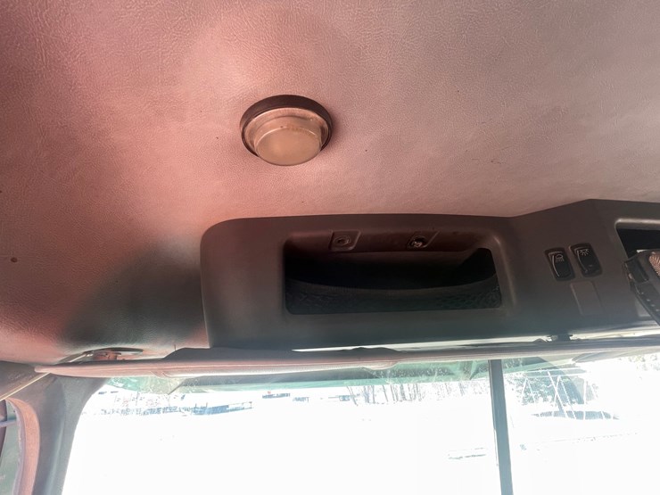 2013-mack-granite-104fr-image-95
