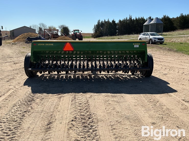 john-deere-8300-image-6