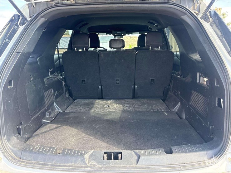 2020-ford-explorer-image-22
