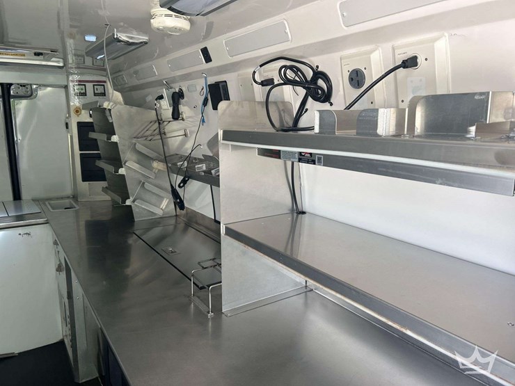 2021-mercedes-benz-sprinter-4500-image-18