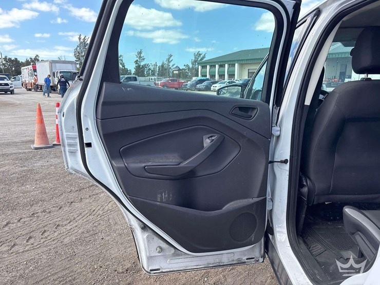 2016-ford-escape-image-19