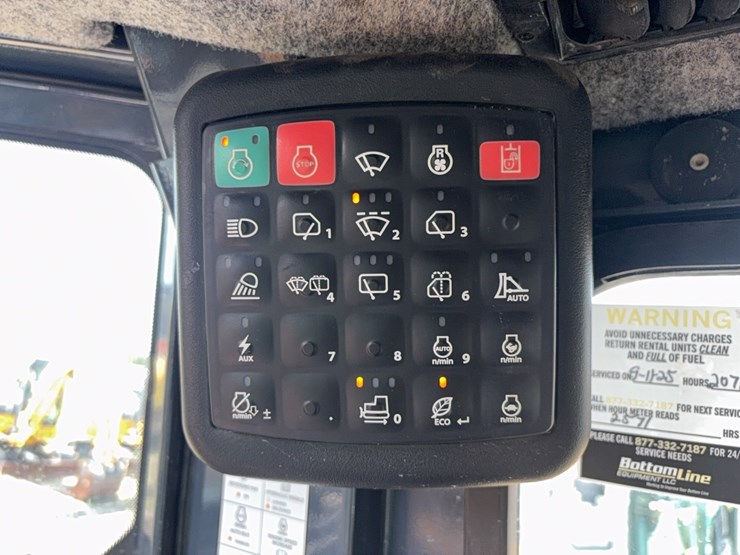 2023-deere-650k-lgp-image-24
