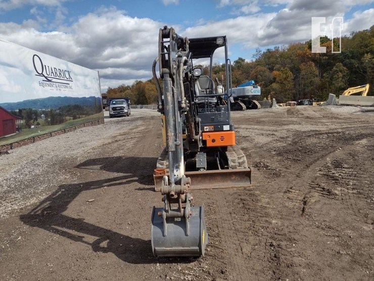 2022-deere-26g-image-2