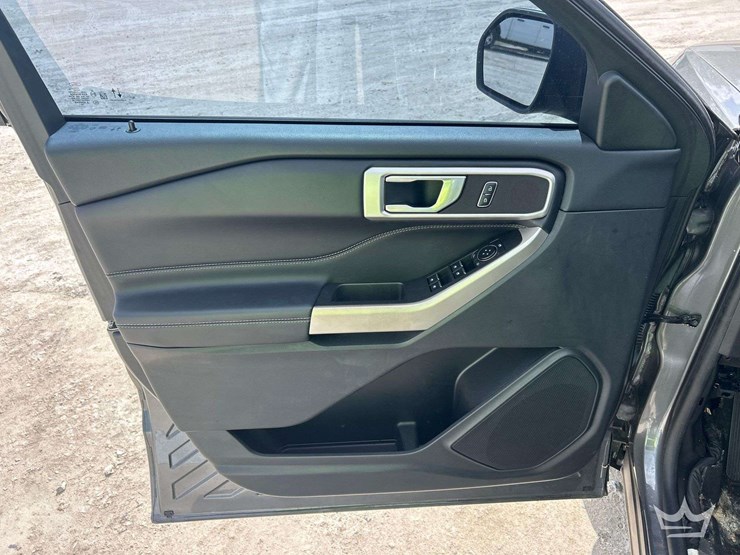 2023-ford-explorer-image-14