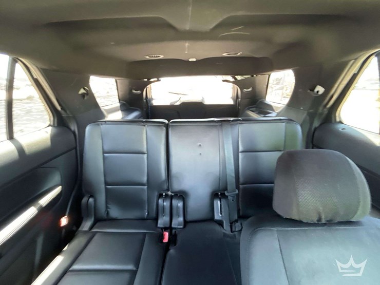 2016-ford-explorer-image-15