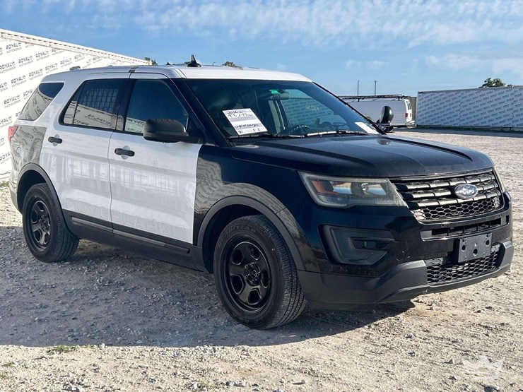2016-ford-explorer-image-2
